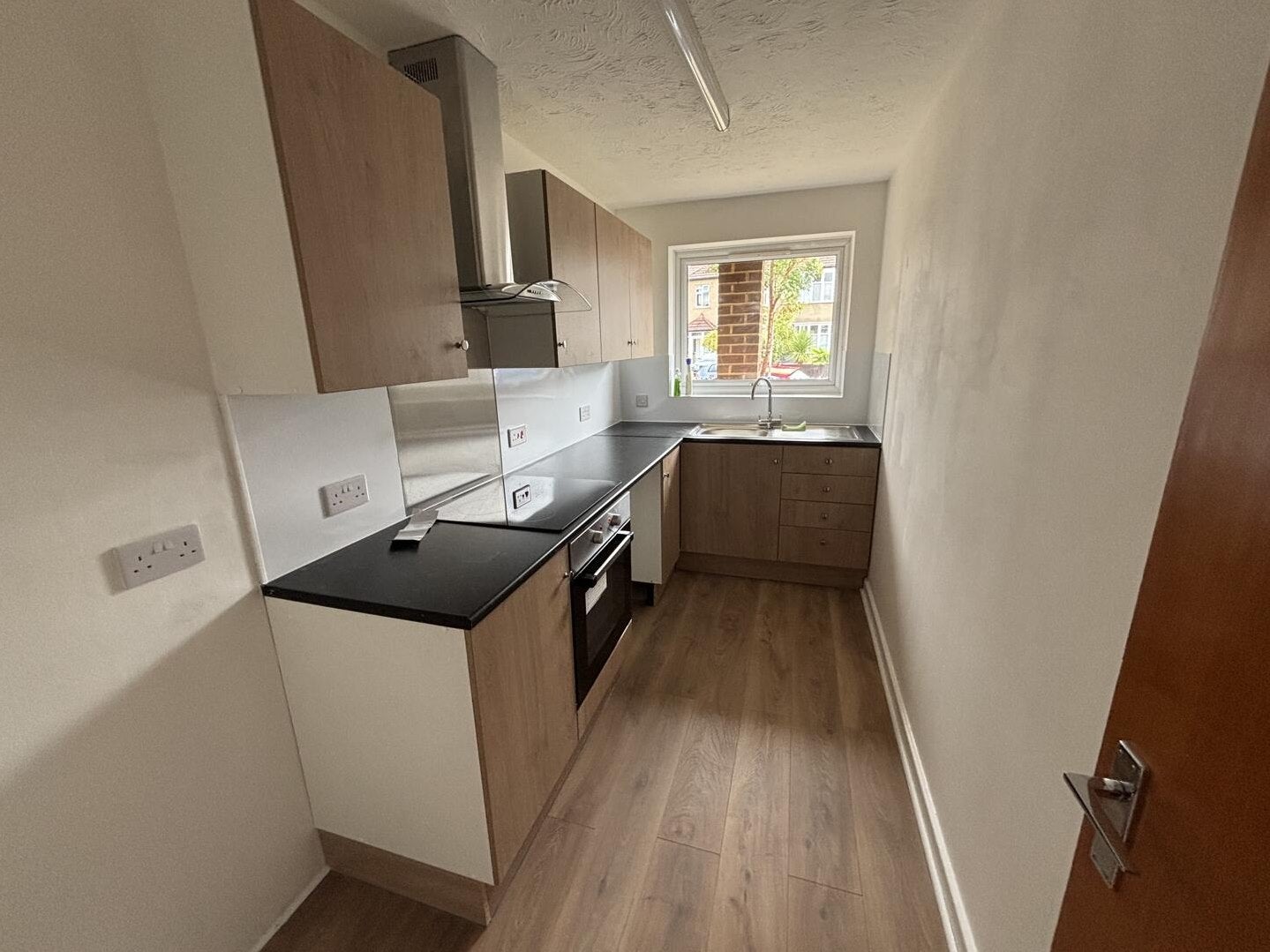 Flat Warminster Road in Greater London