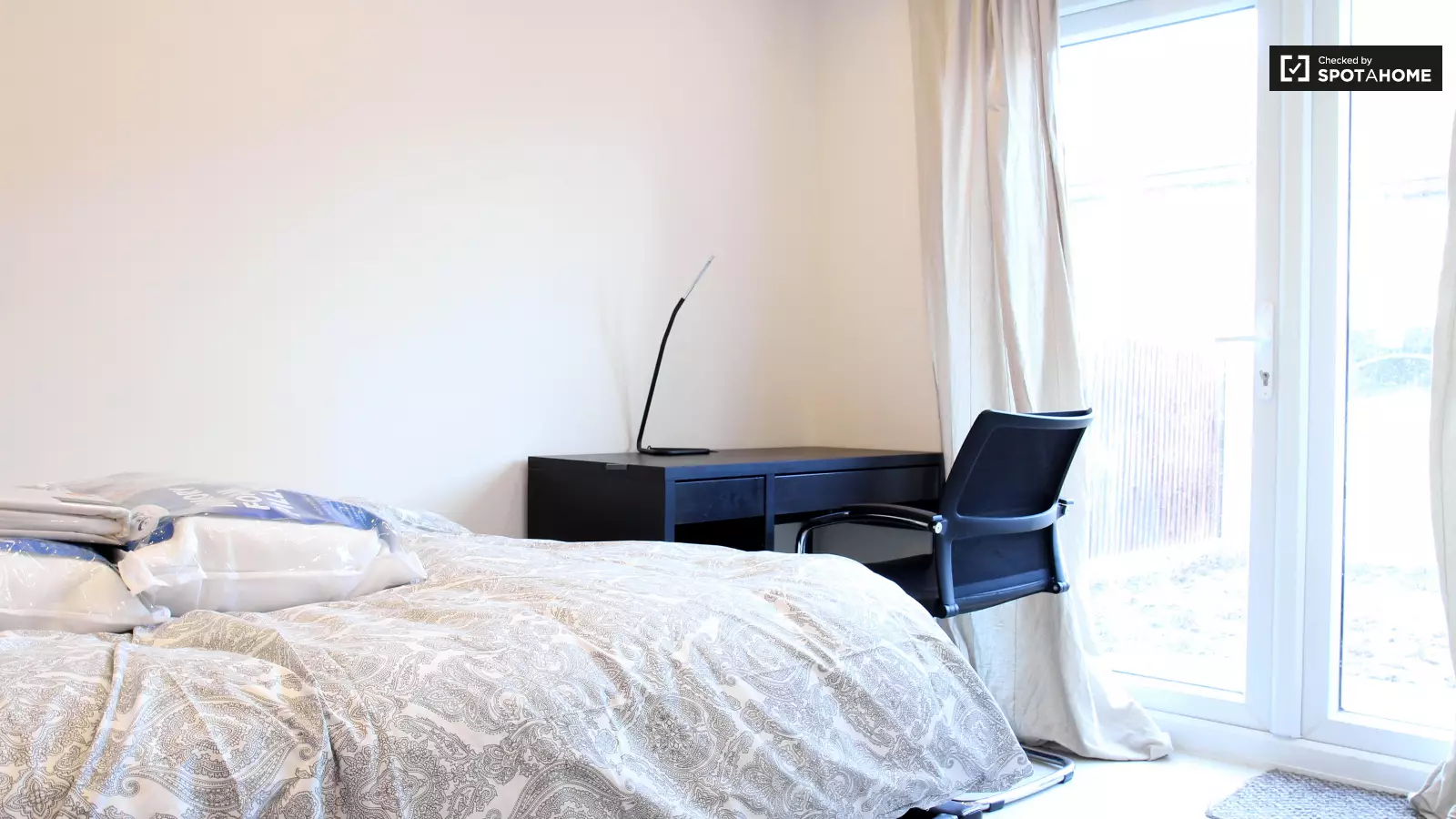 Flat Mills Grove in Greater London