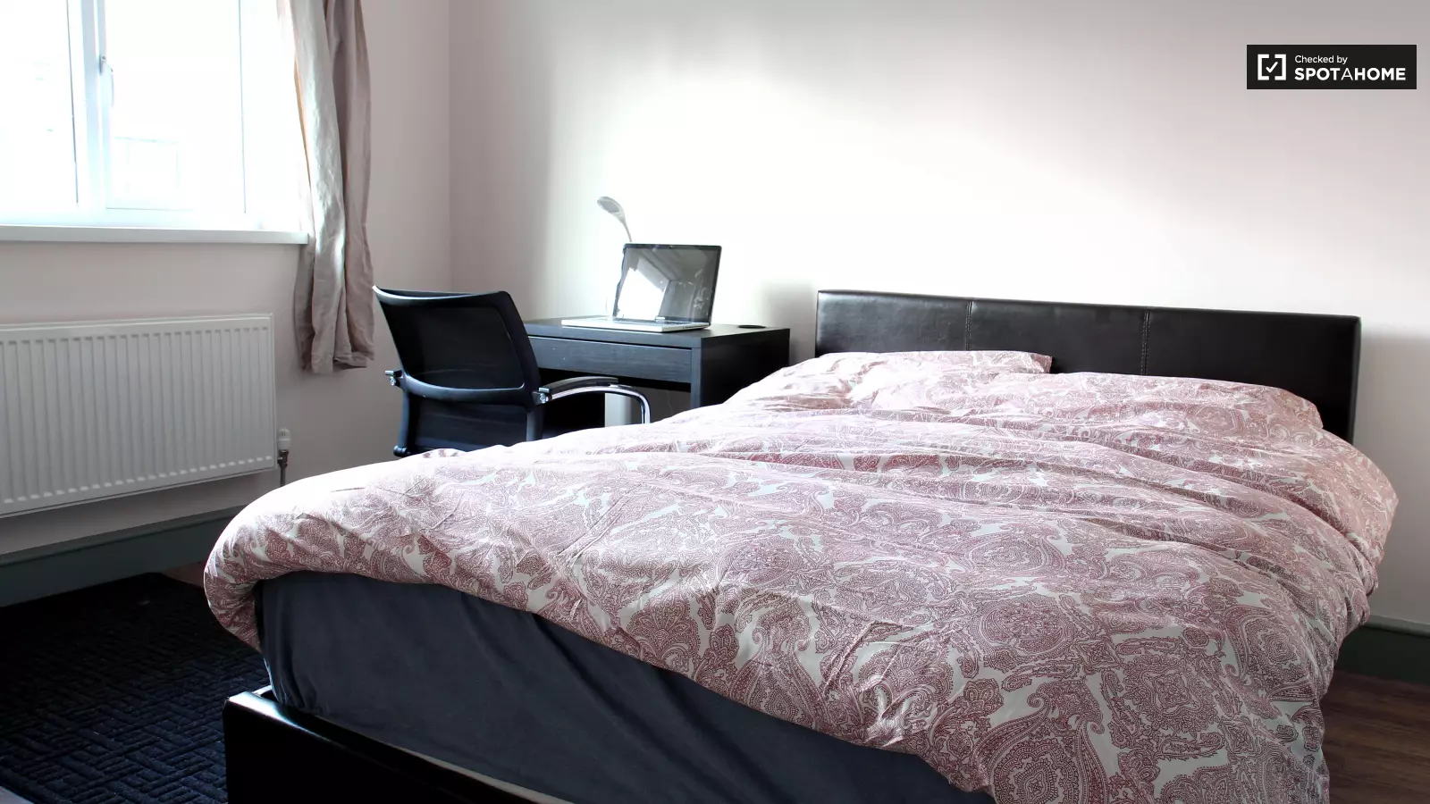 Flat Mills Grove in Greater London