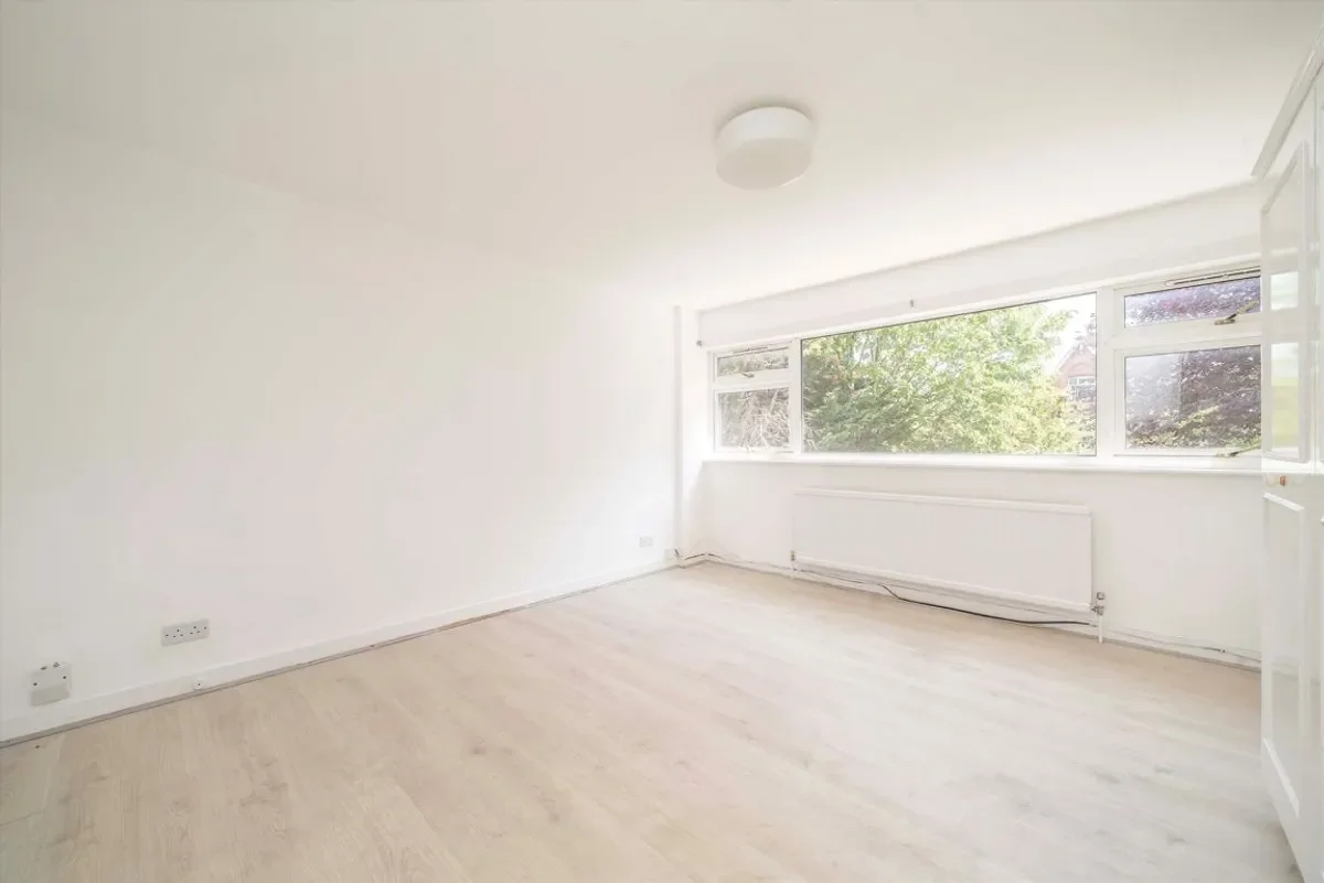 House The Knoll in Greater London