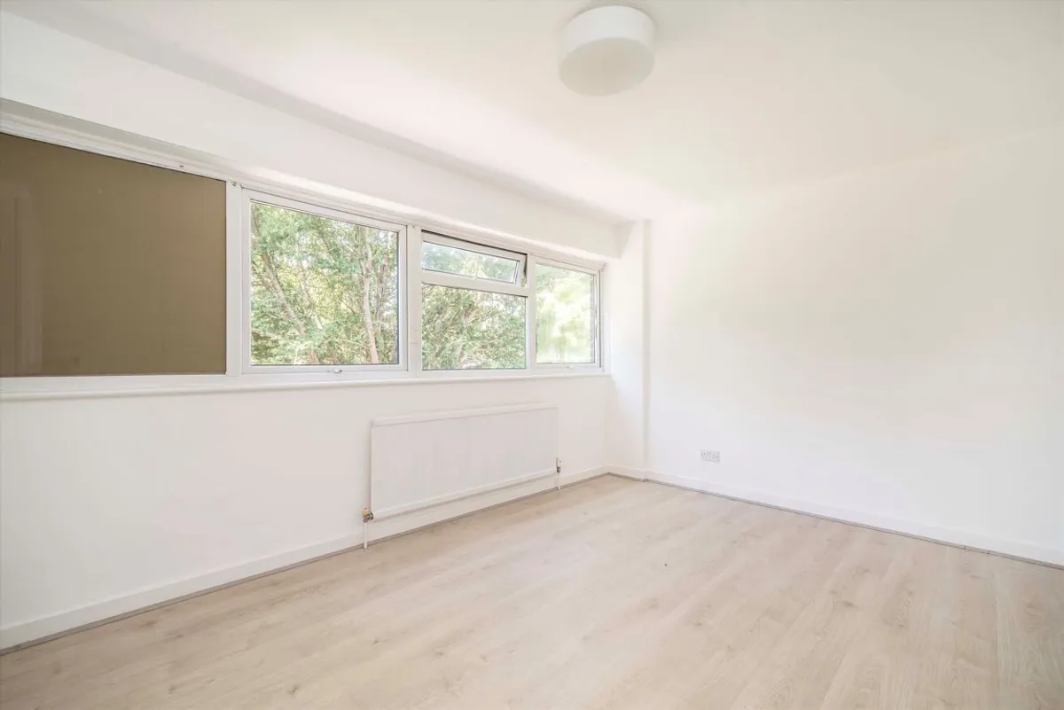 House The Knoll in Greater London