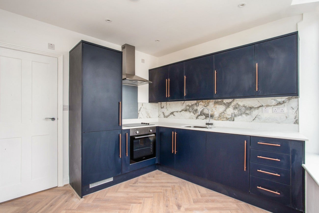 Flat Cricklefield Place in Greater London