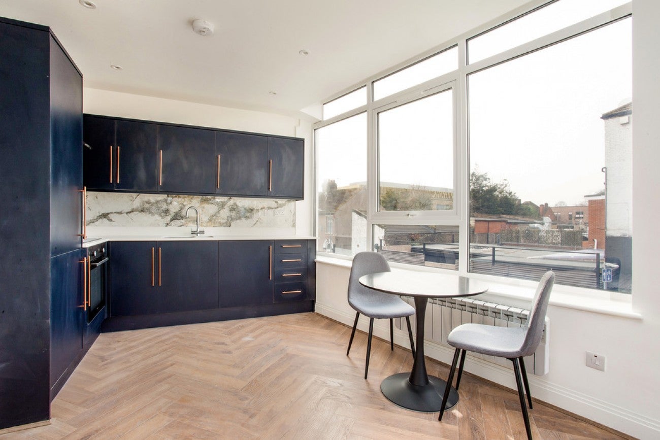 Flat Cricklefield Place in Greater London