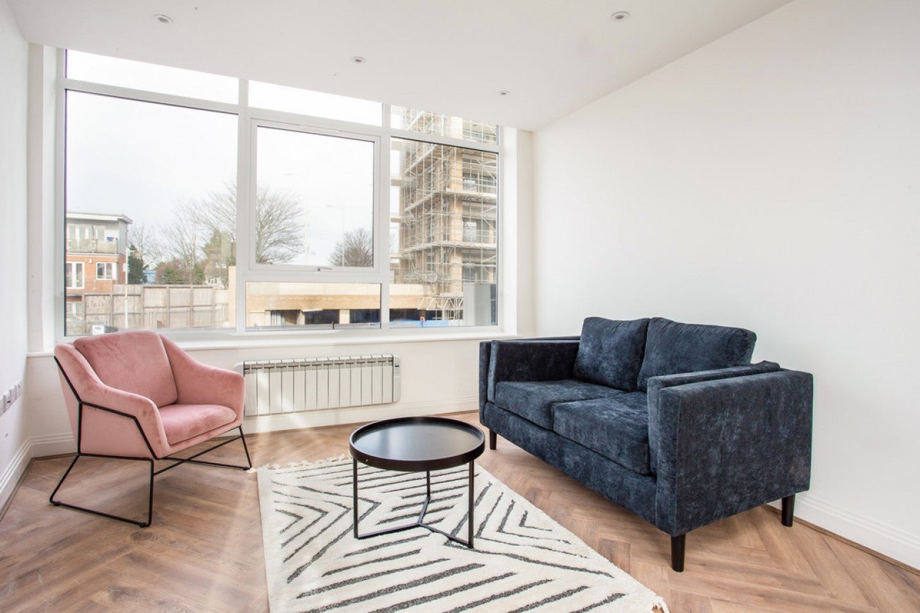Flat Cricklefield Place in Greater London
