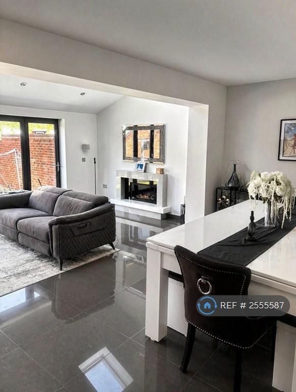 House Worlington Close in Chorley