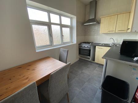 Room Abberton Road in Manchester