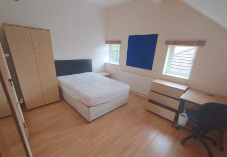 Room Abberton Road in Manchester
