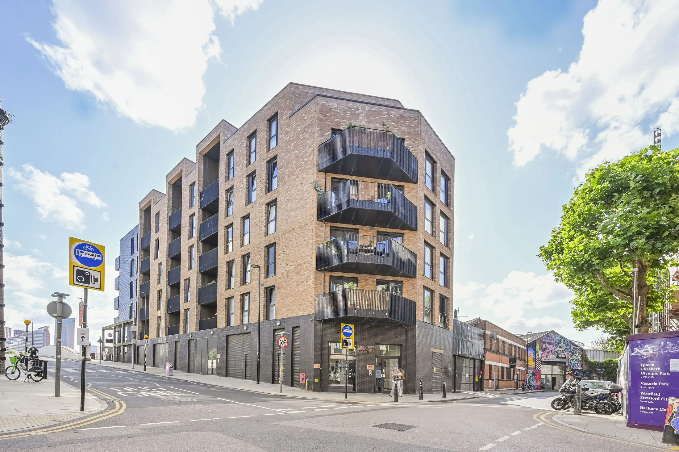 Flat Beachy Road in Greater London