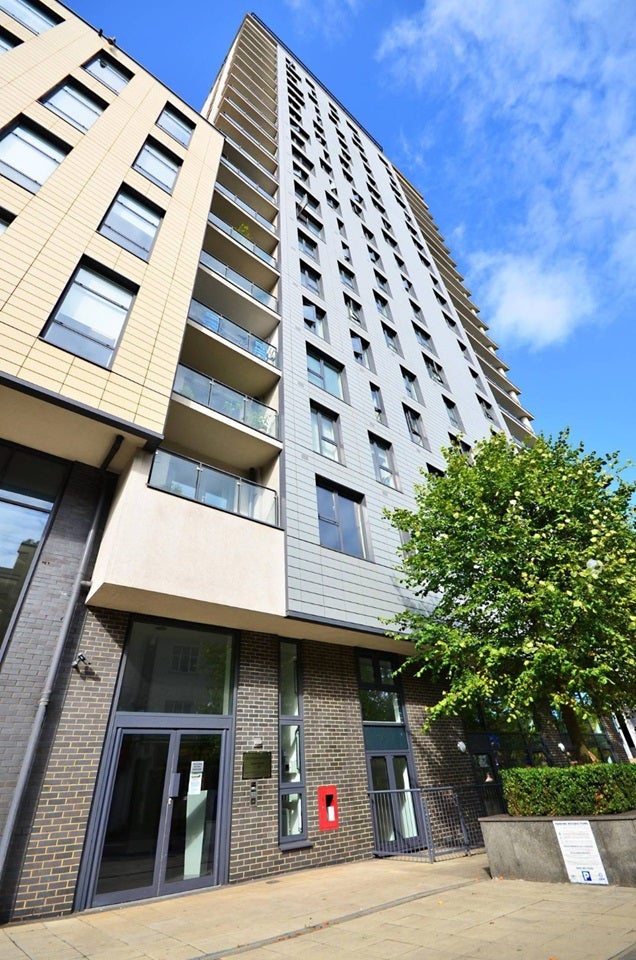 Flat Guildford Road in Woking