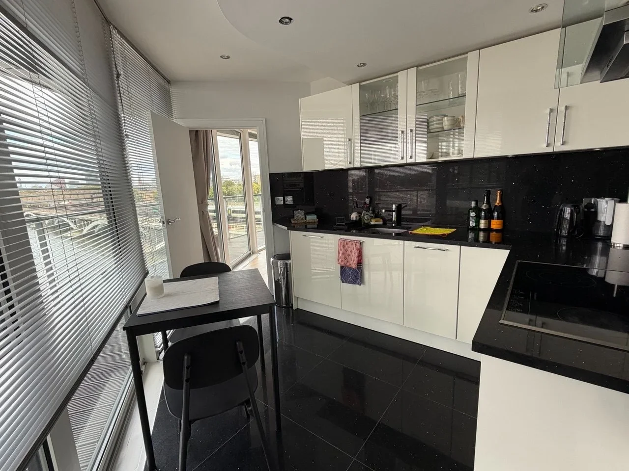 Flat Queenstown Road in Greater London