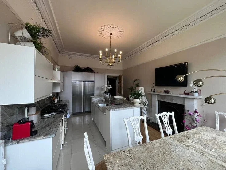 Flat Kersland Street in Glasgow