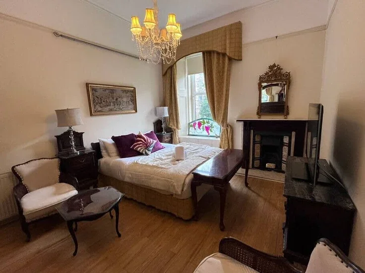 Flat Kersland Street in Glasgow