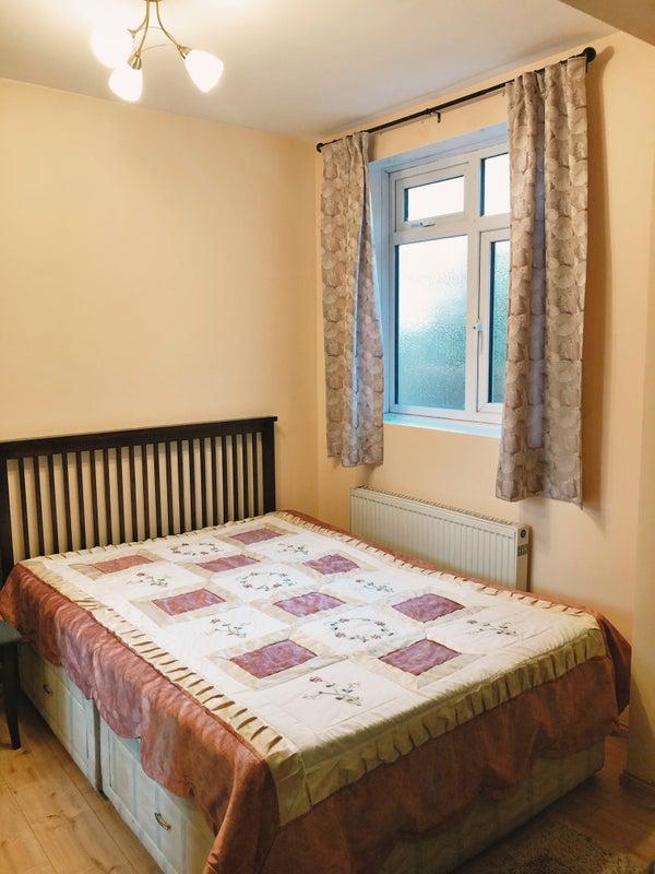Room Whymark Avenue in Greater London