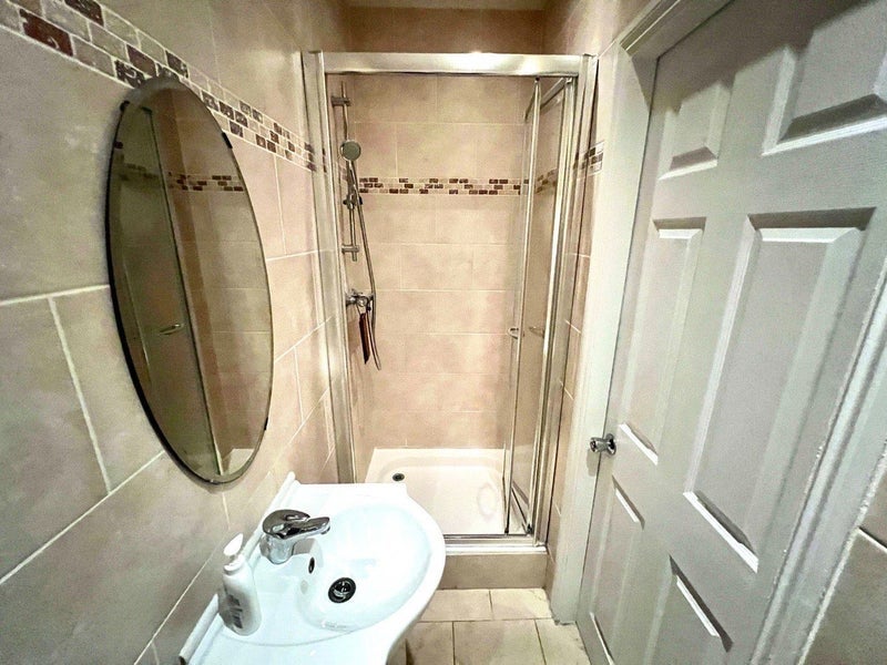 Flat Chelsworth Drive in Greater London