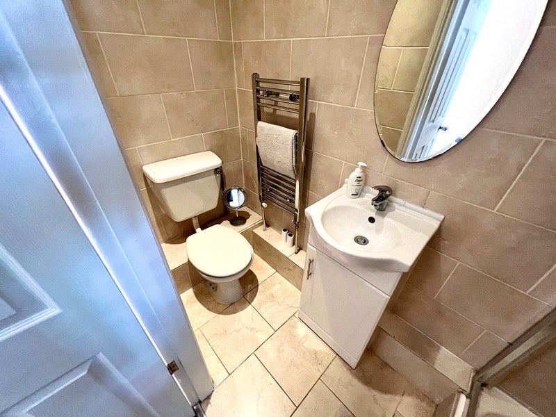 Flat Chelsworth Drive in Greater London