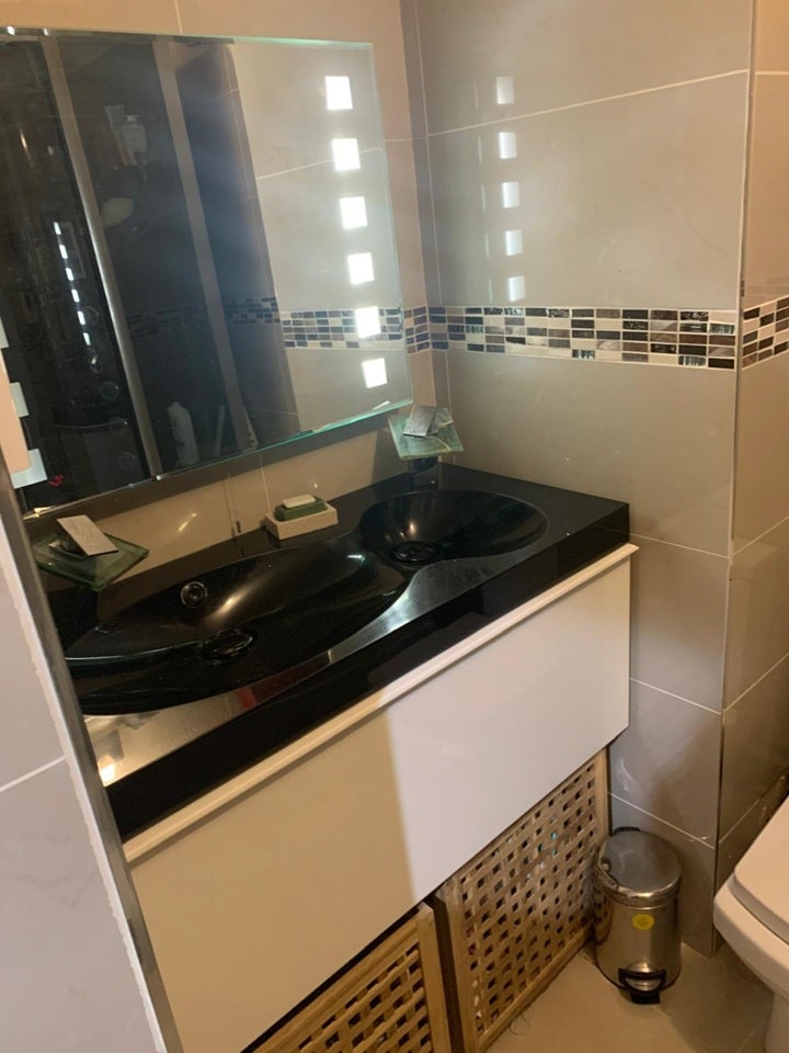 Flat Knightswood Close in Greater London