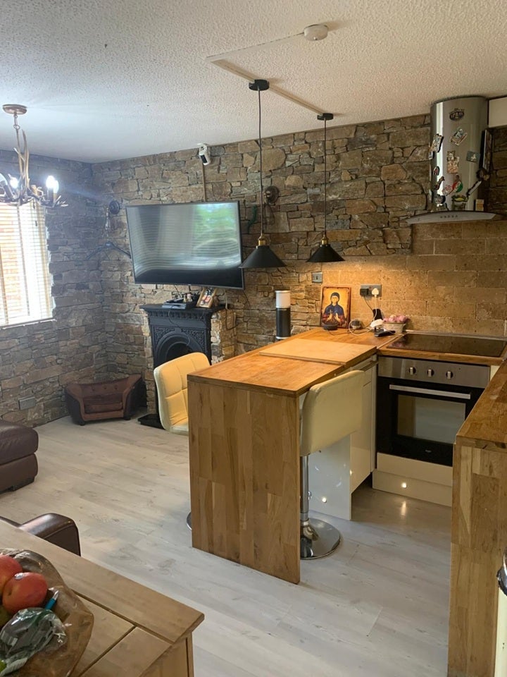 Flat Knightswood Close in Greater London