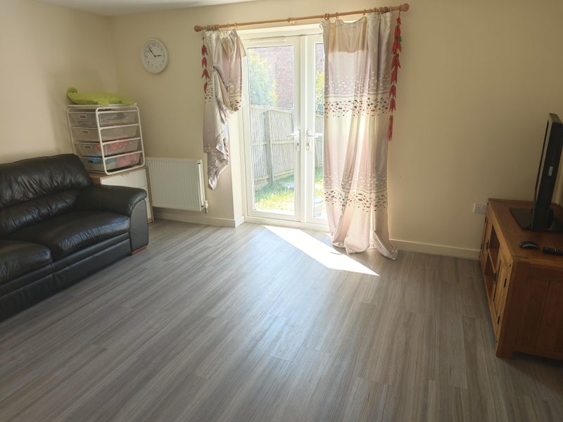 Room Fieldhead Crescent in Kirklees