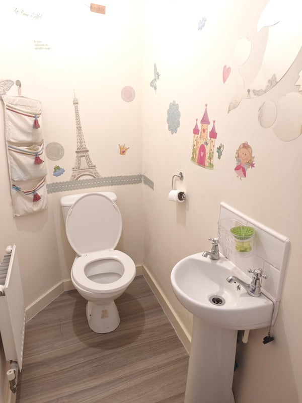 Room Fieldhead Crescent in Kirklees