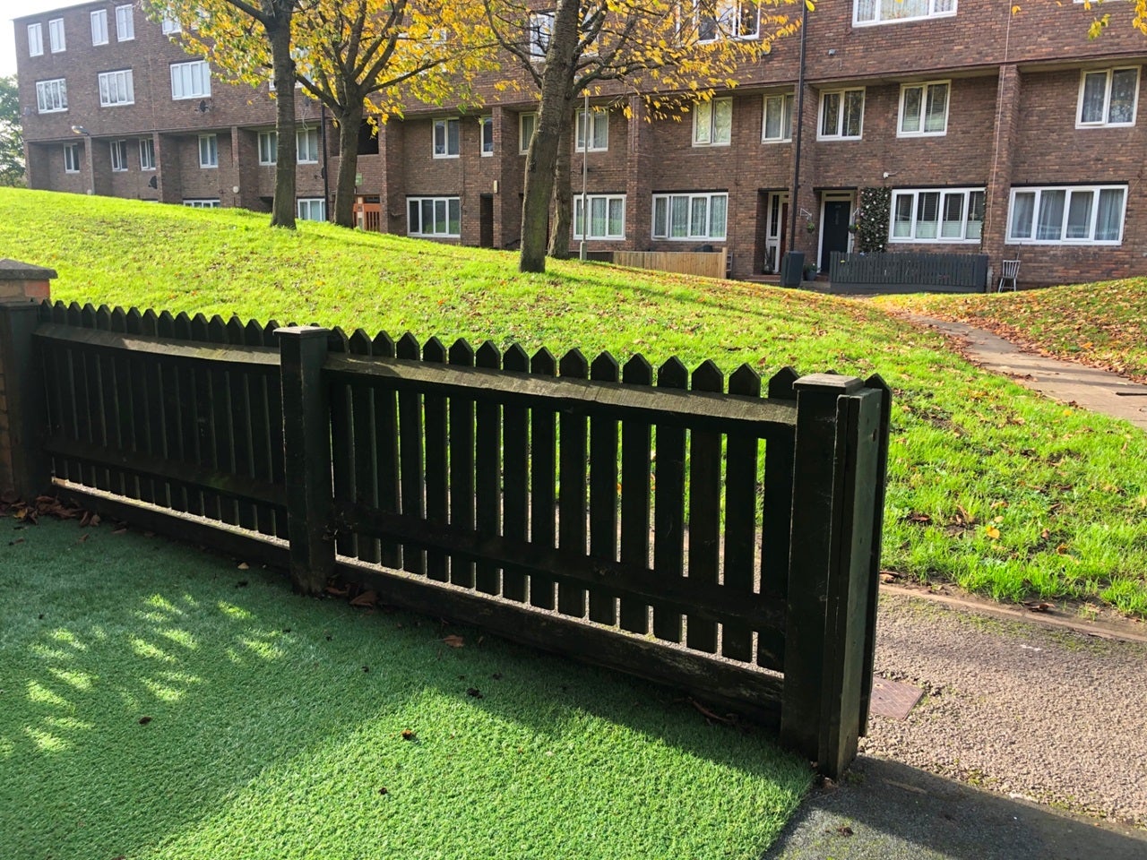 Room Dowdeswell Close in Greater London