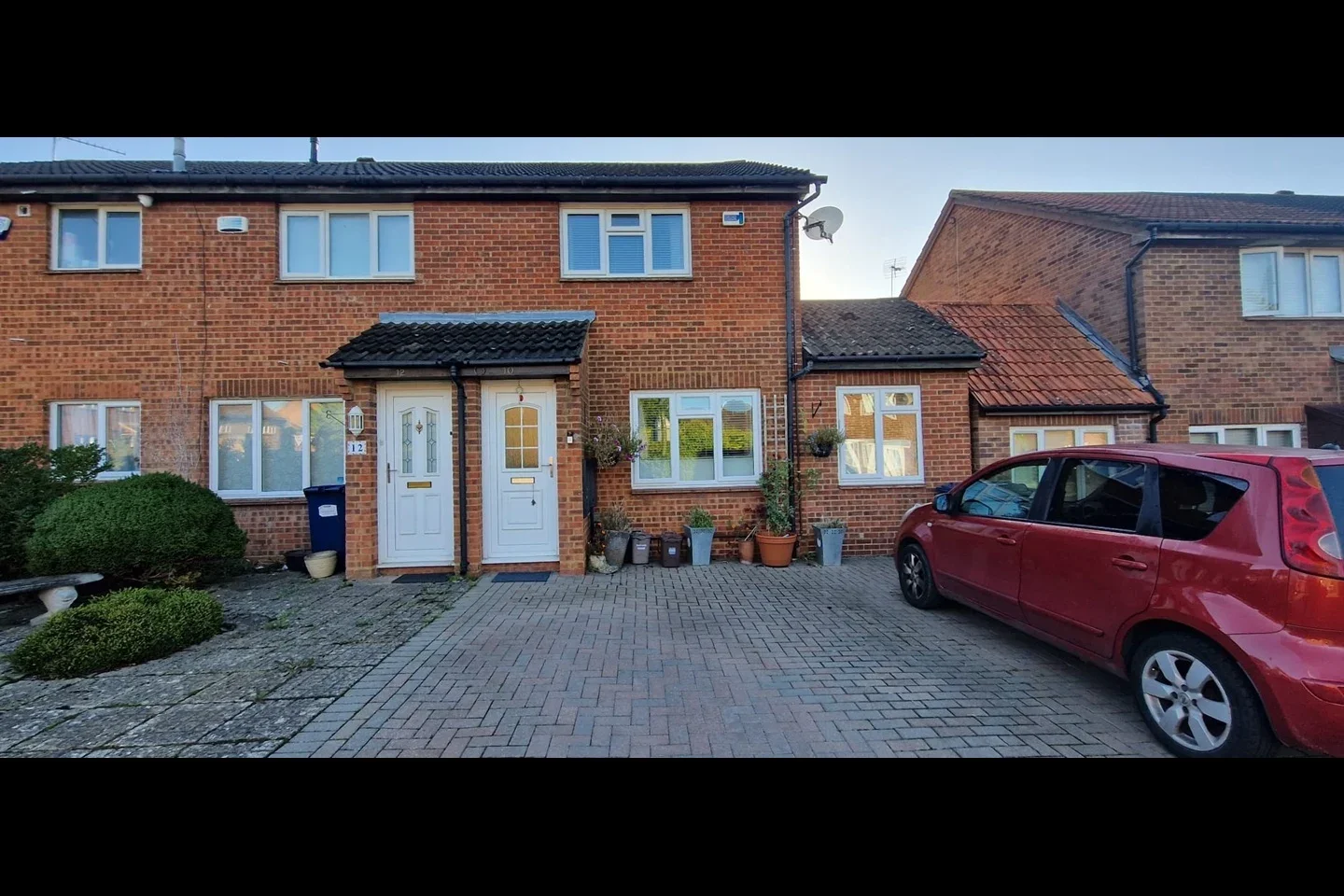 House Sampson Avenue in Greater London