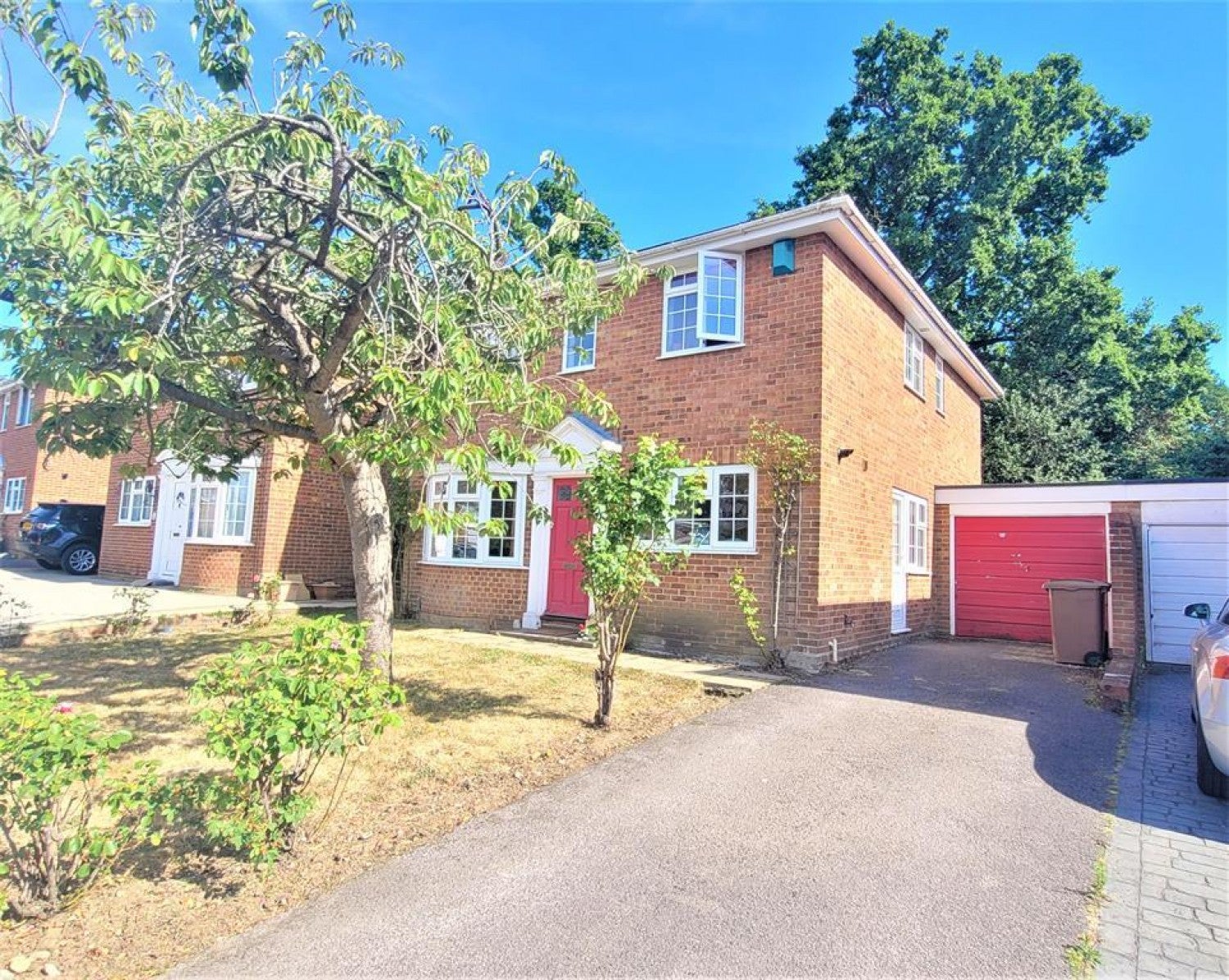 House Lenham Close in Winnersh