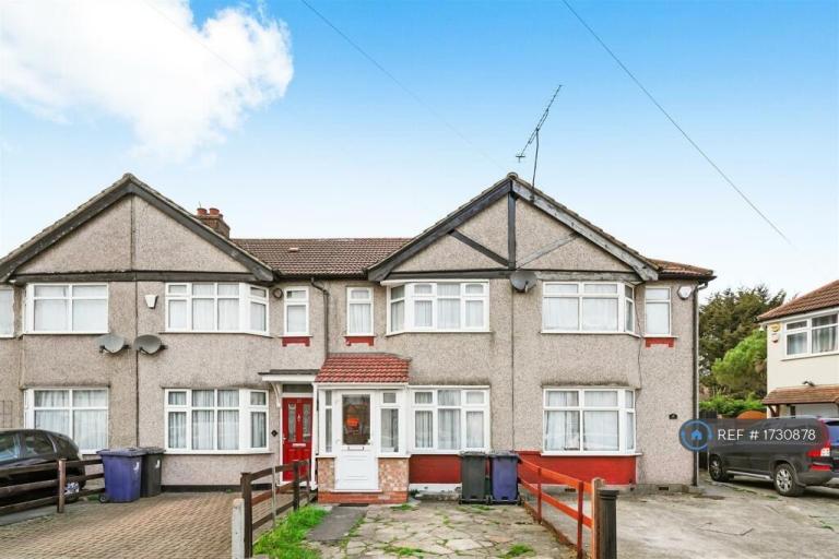 House Kingsmead Drive in Greater London