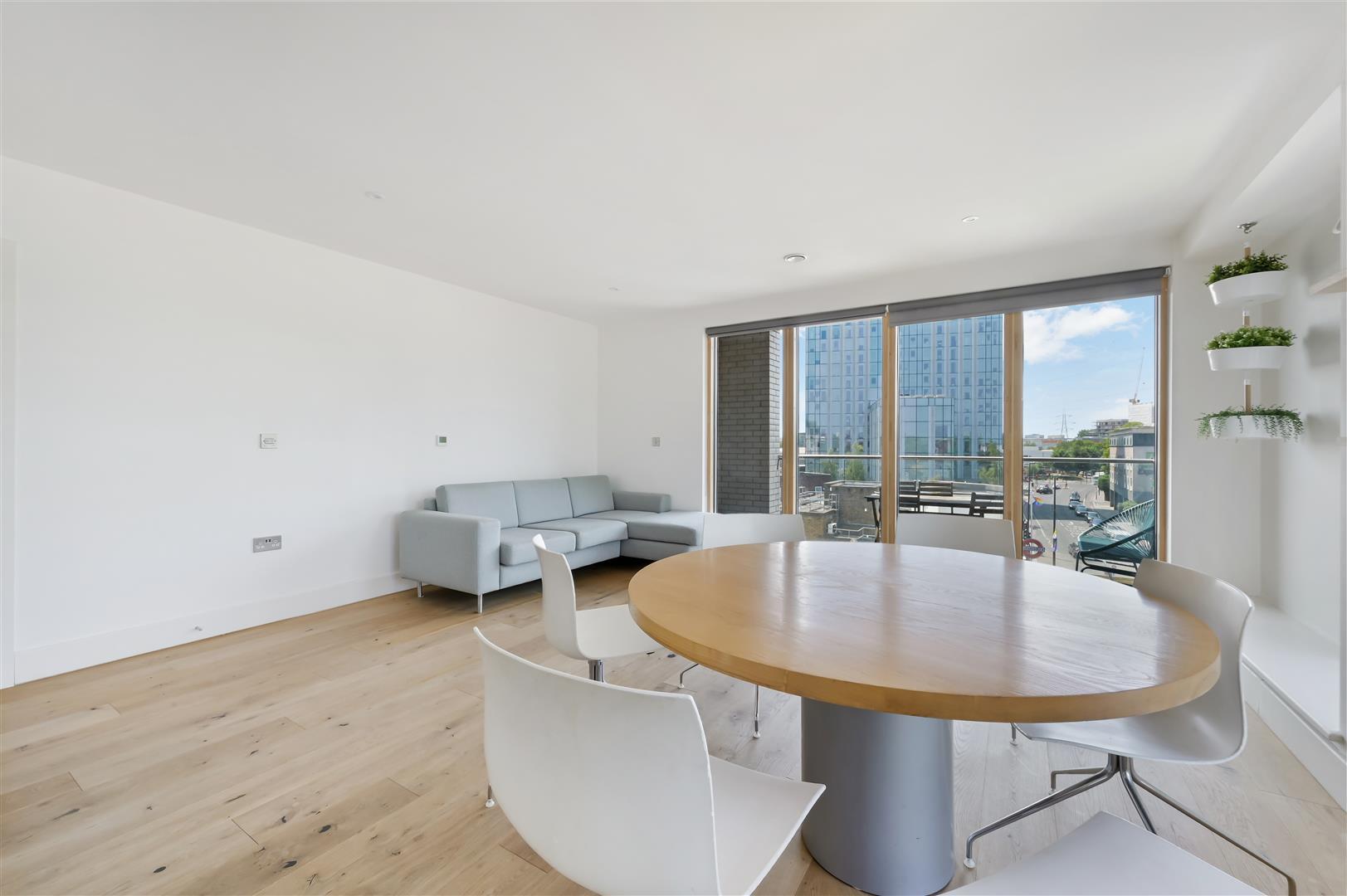 Flat Cavendish Road in Greater London