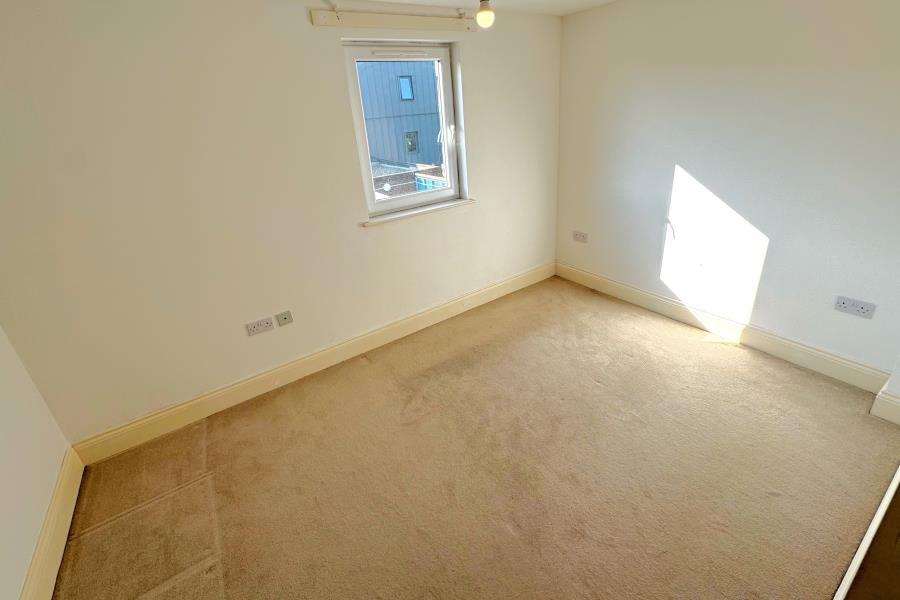 Flat Cloister Court in Elmbridge