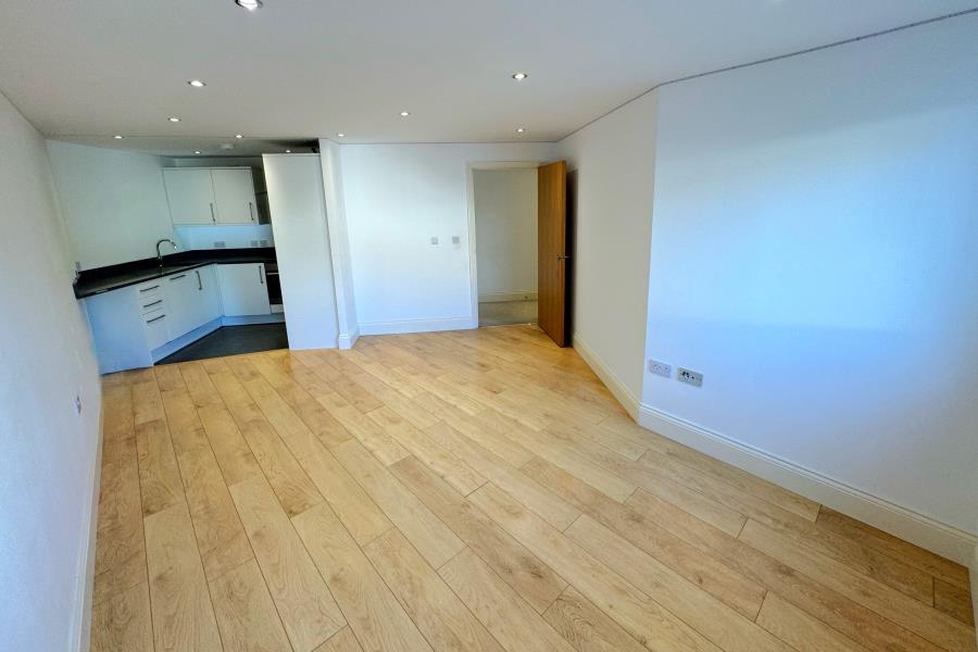 Flat Cloister Court in Elmbridge
