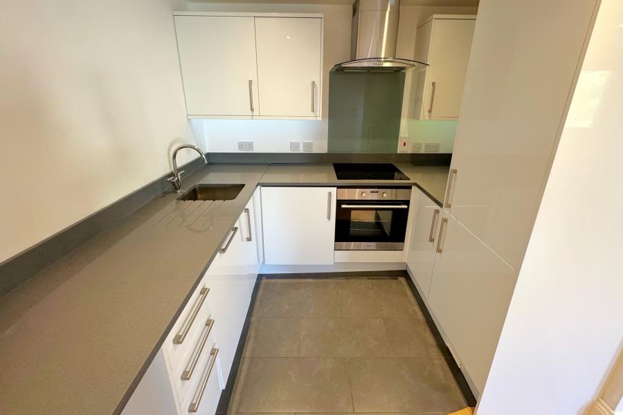 Flat Cloister Court in Elmbridge