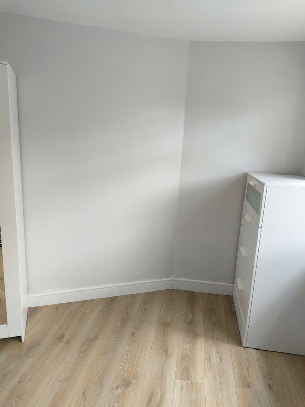 Room Hungerford Avenue in Slough