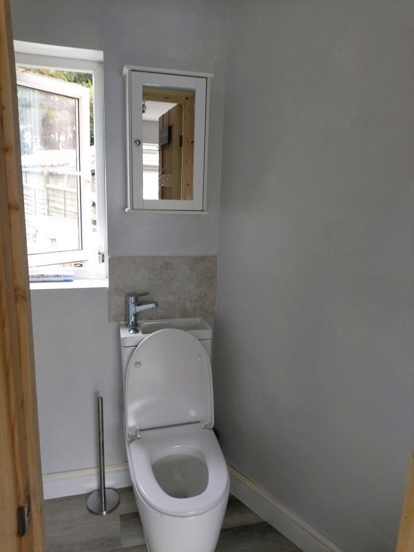 Room Hungerford Avenue in Slough