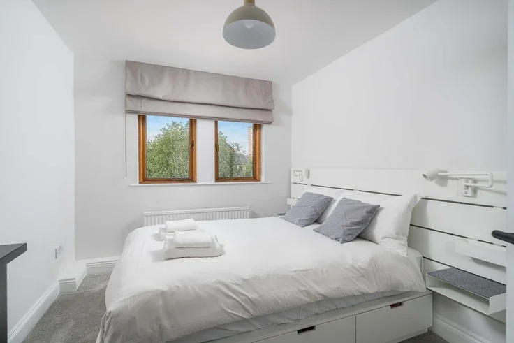 Flat Battersea Park Road in Greater London