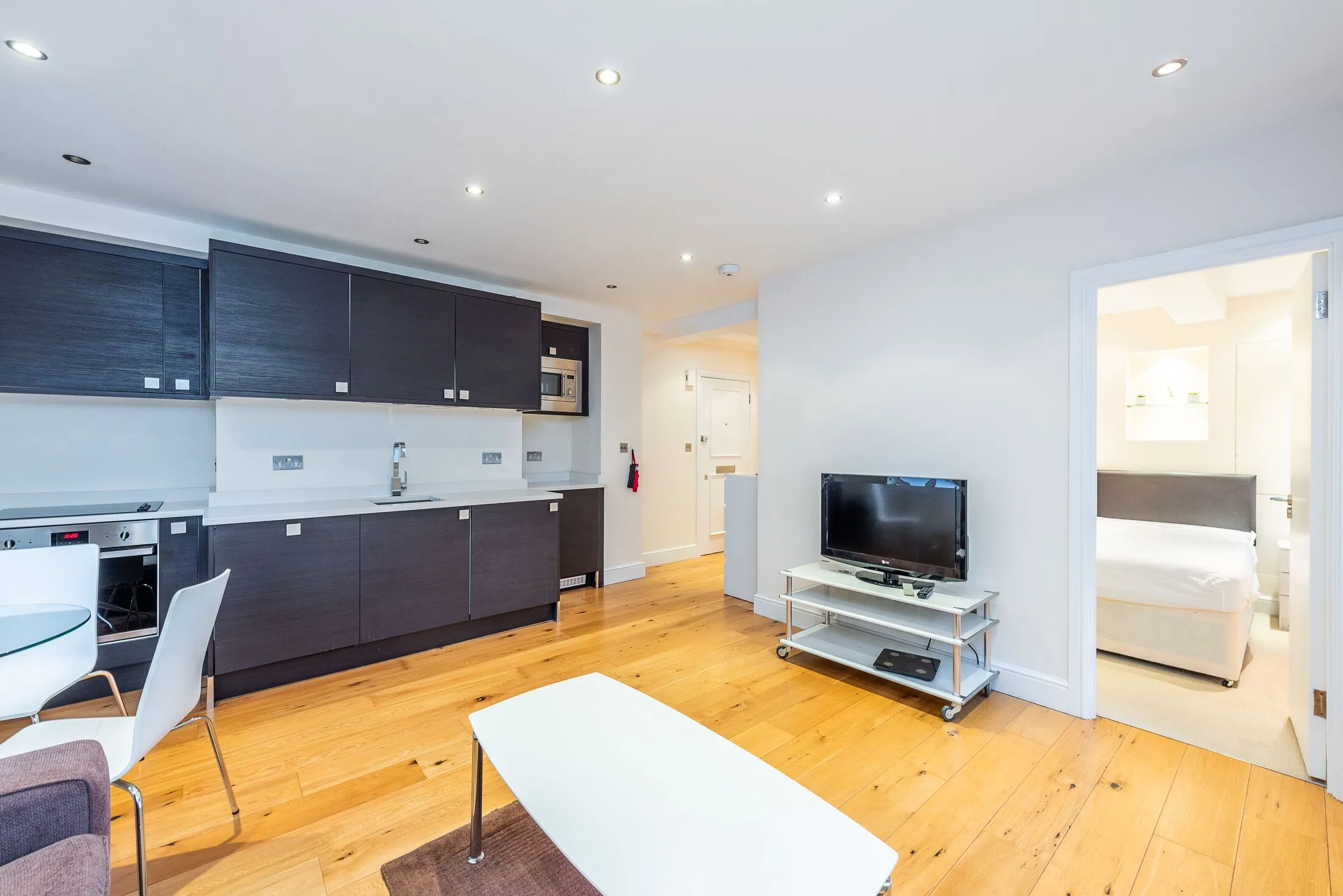 Flat Sloane Avenue in Greater London