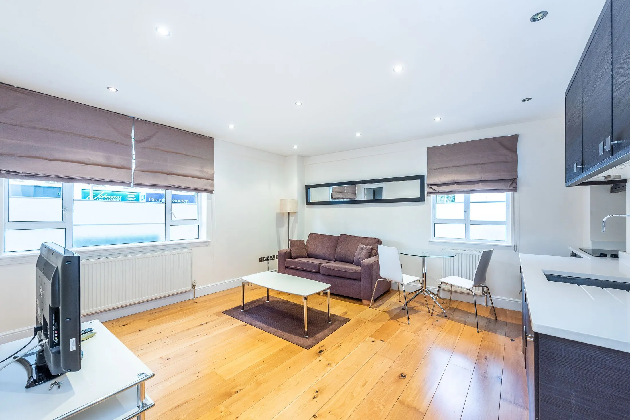Flat Sloane Avenue in Greater London