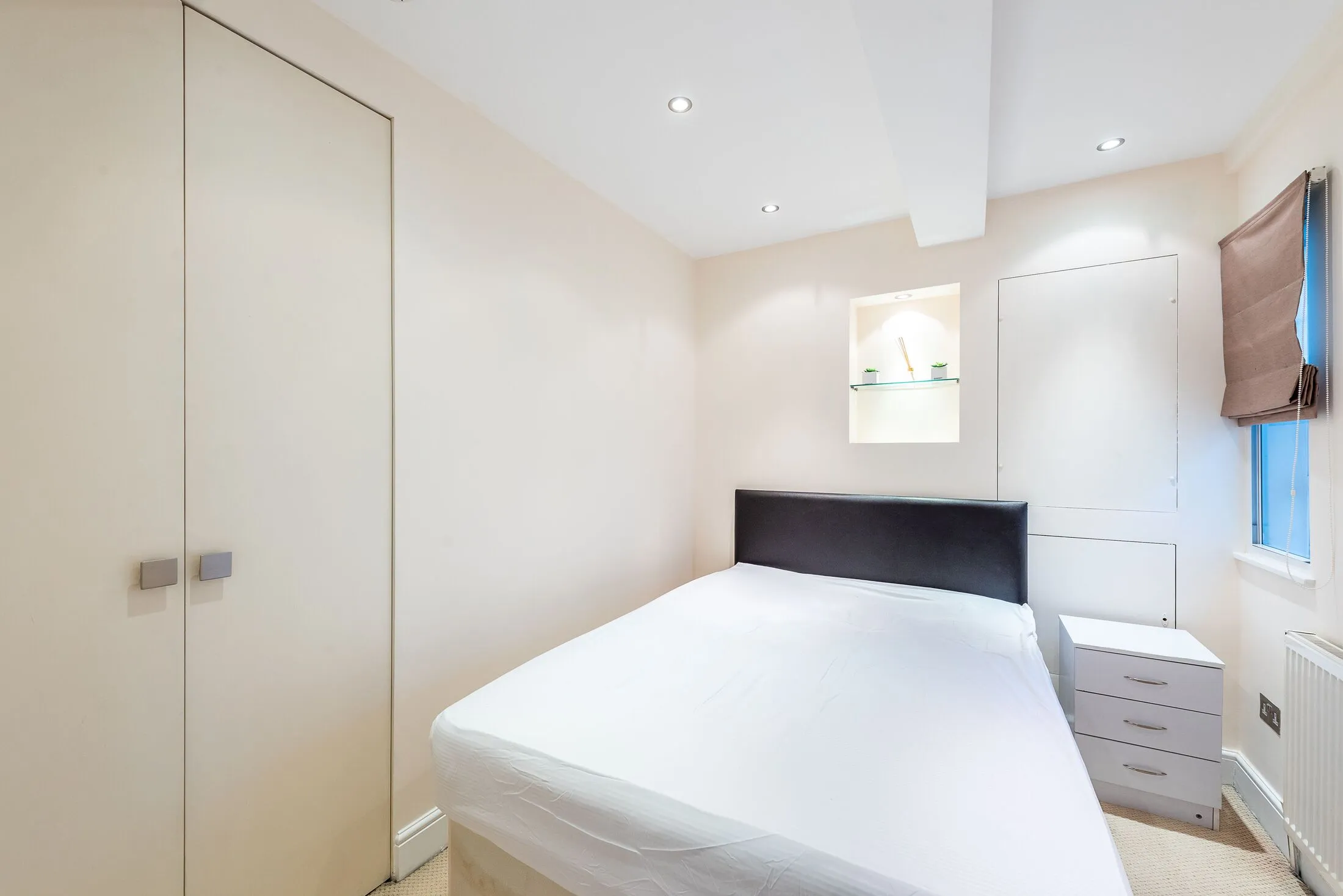 Flat Sloane Avenue in Greater London