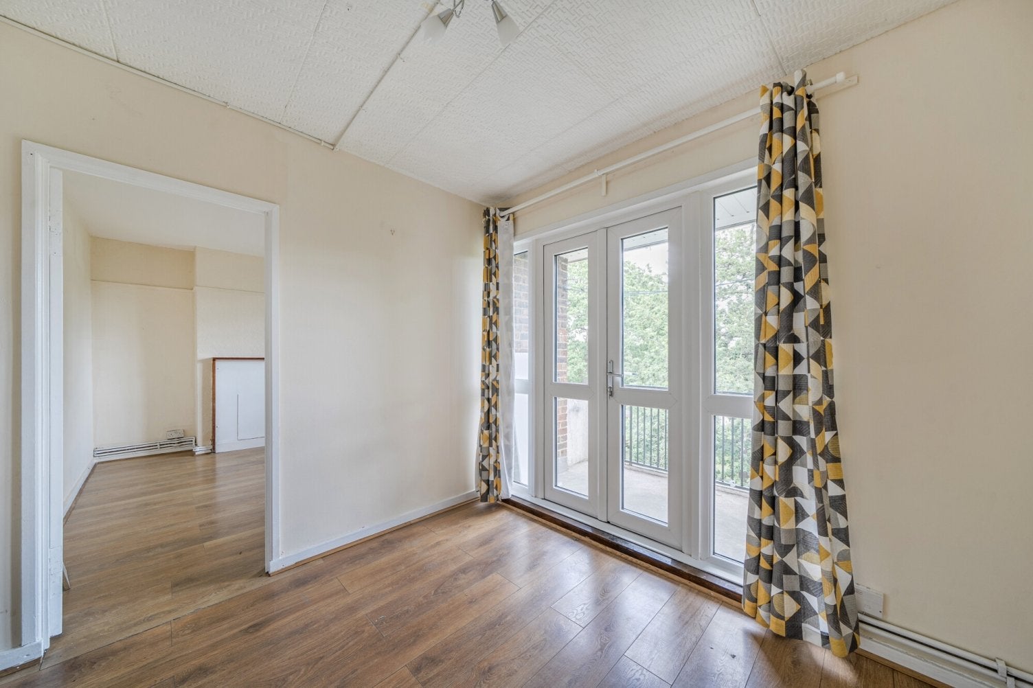 Flat Hall Drive in Greater London