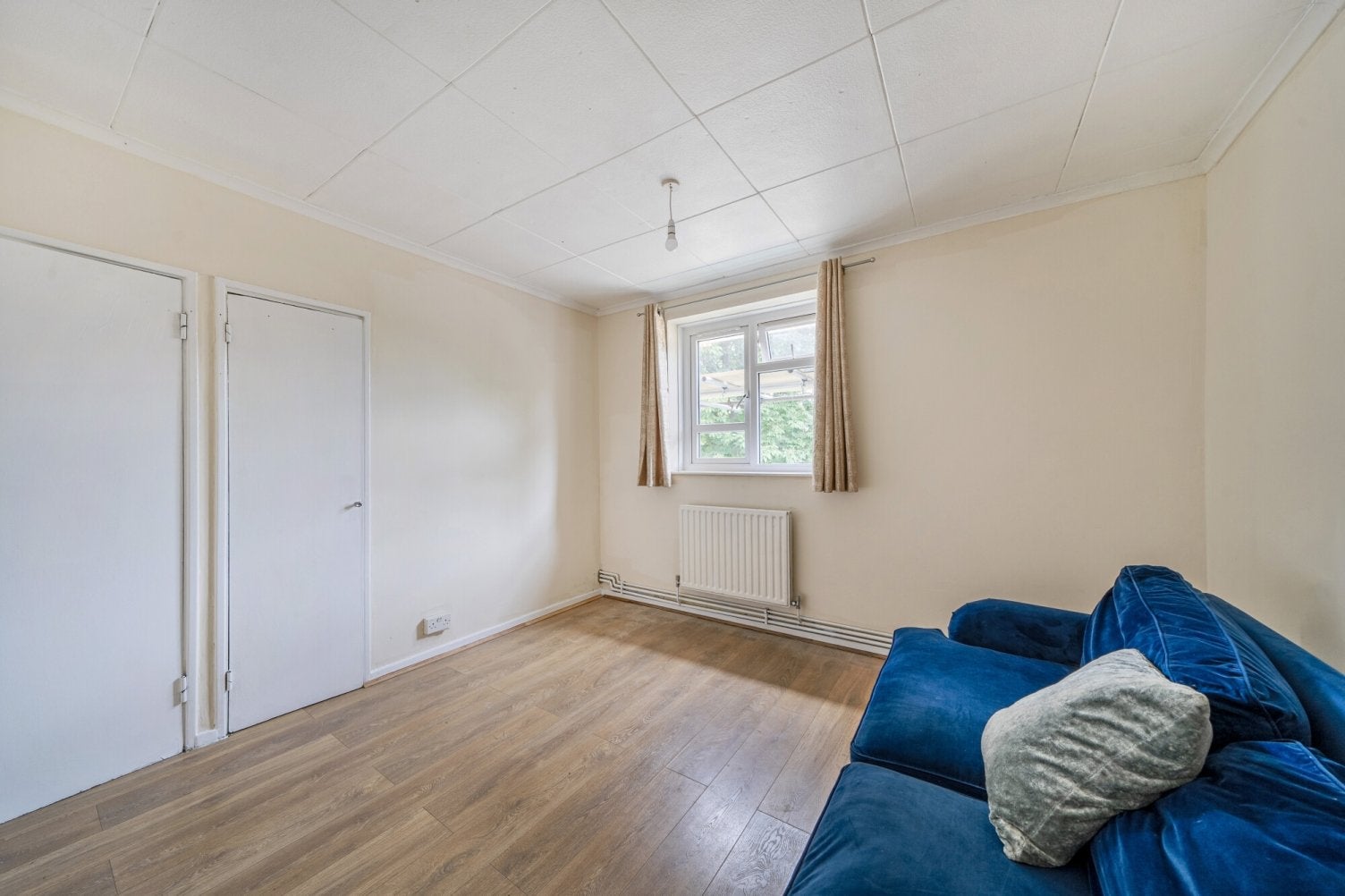 Flat Hall Drive in Greater London