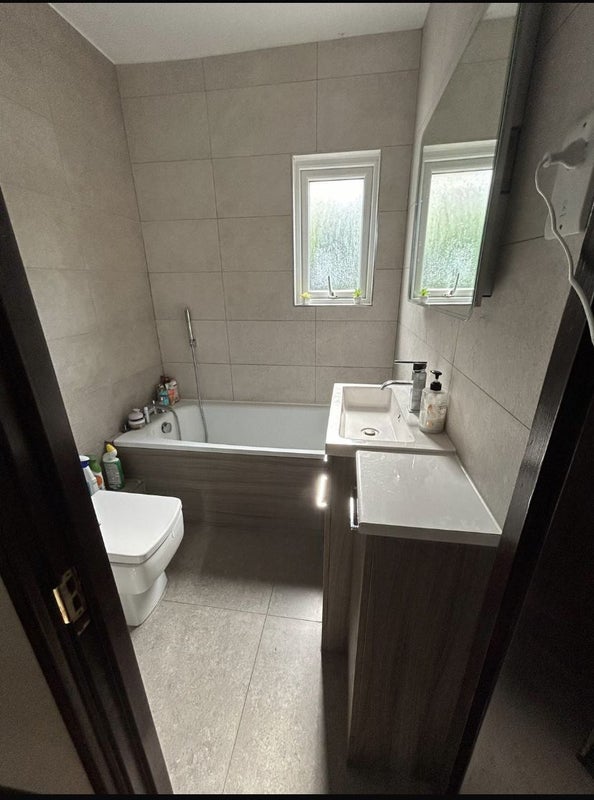 Room Roydene Road in Greater London