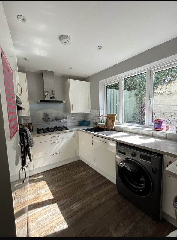 Room Roydene Road in Greater London