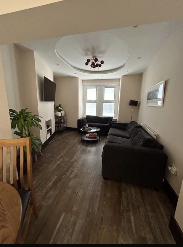Room Roydene Road in Greater London