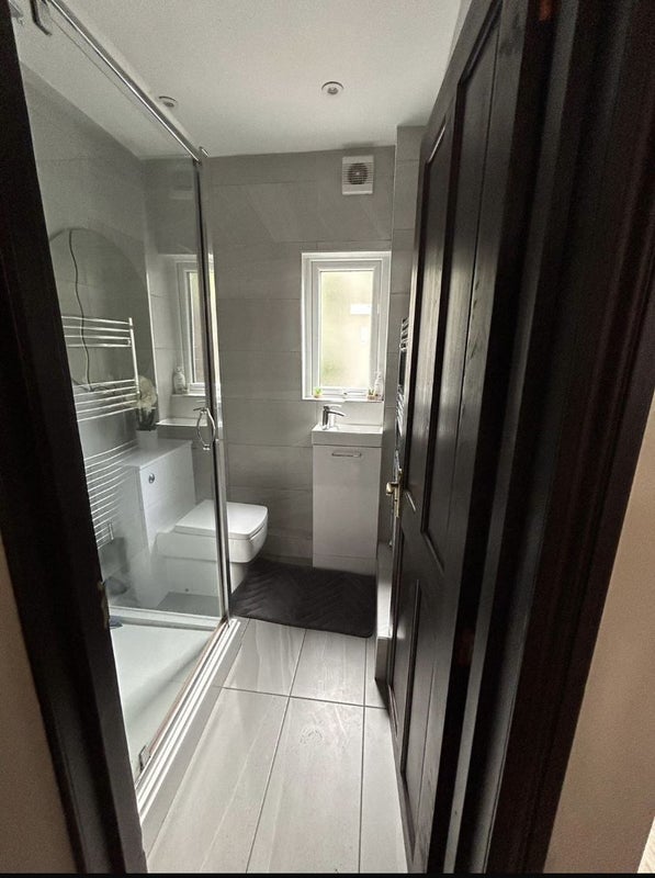 Room Roydene Road in Greater London