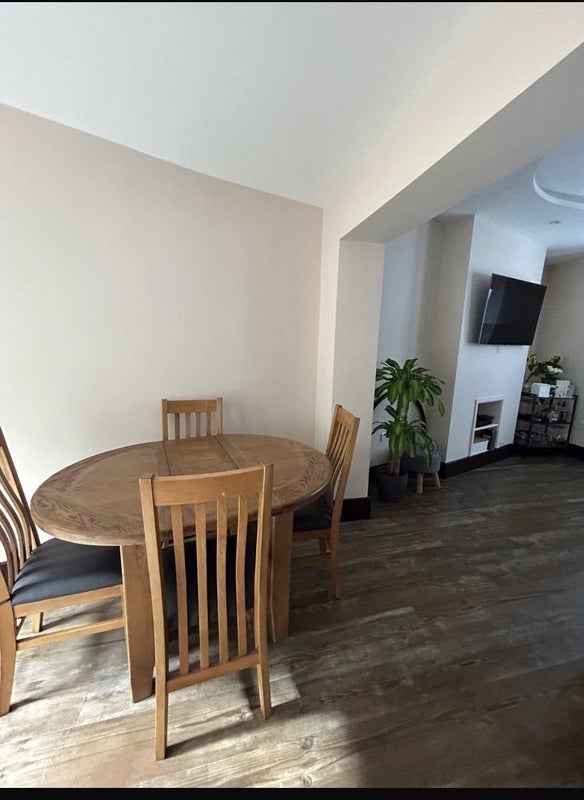 Room Roydene Road in Greater London