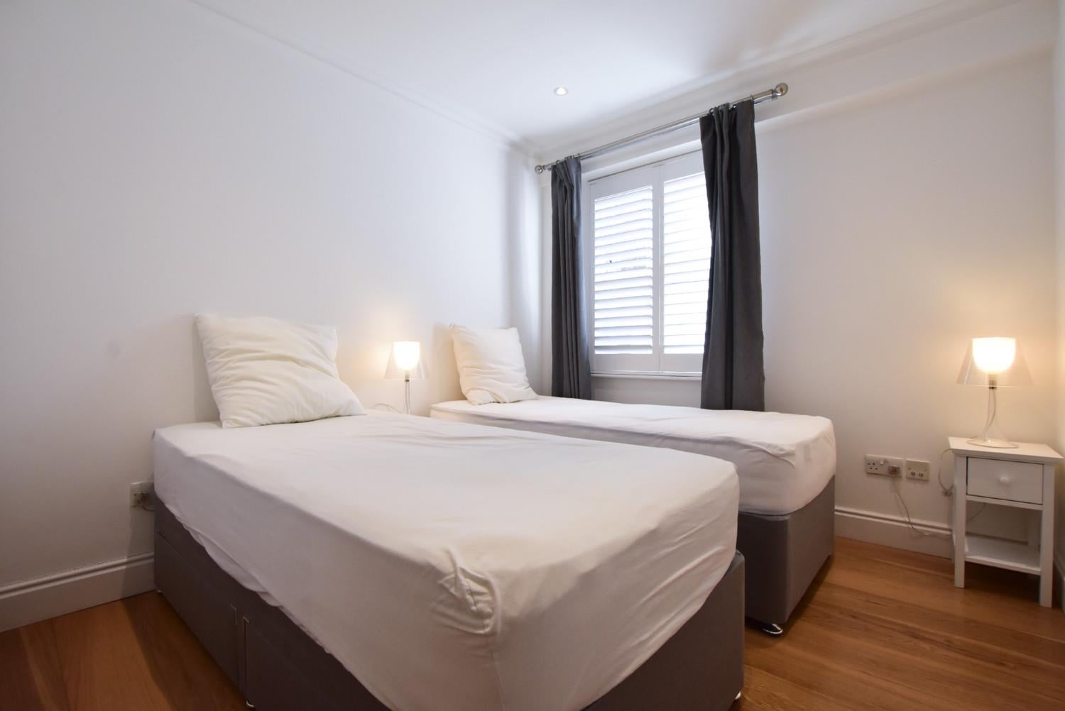 Flat Stanhope Gardens in Greater London