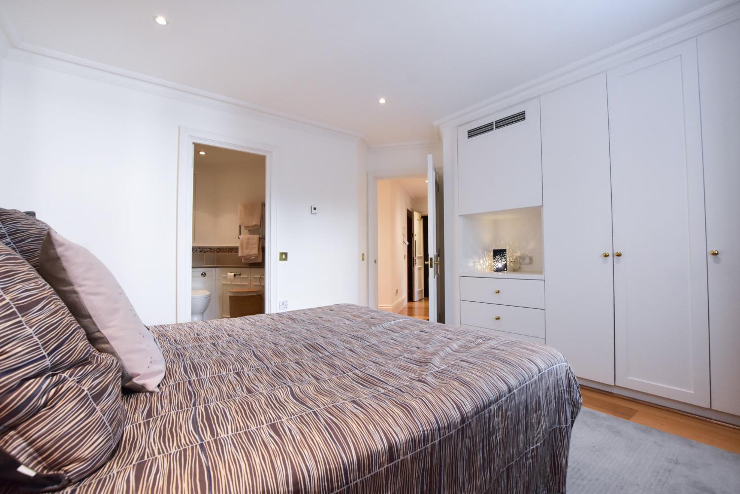 Flat Stanhope Gardens in Greater London
