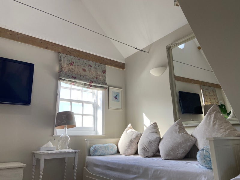 Flat Uffington Road in Greater London