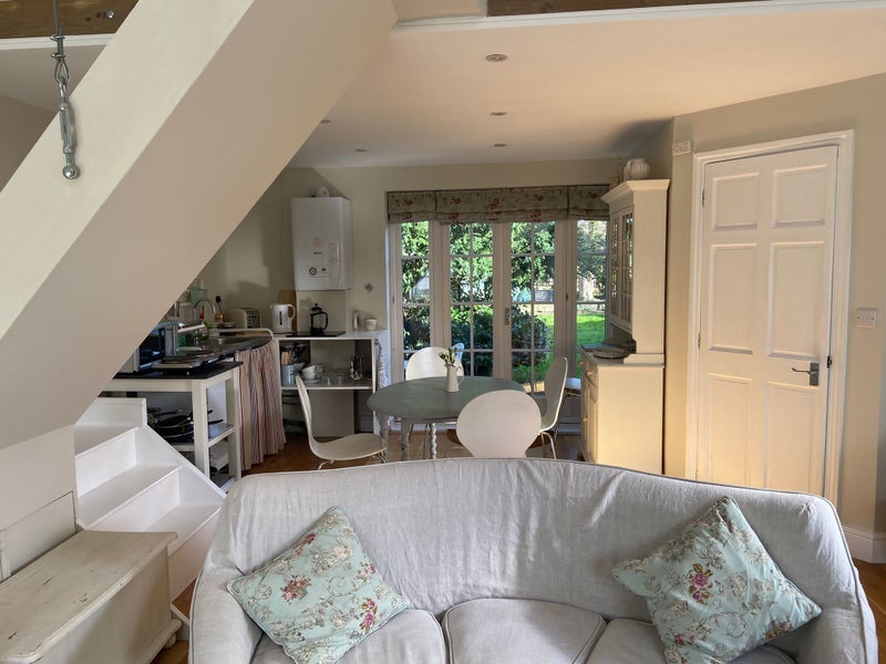 Flat Uffington Road in Greater London