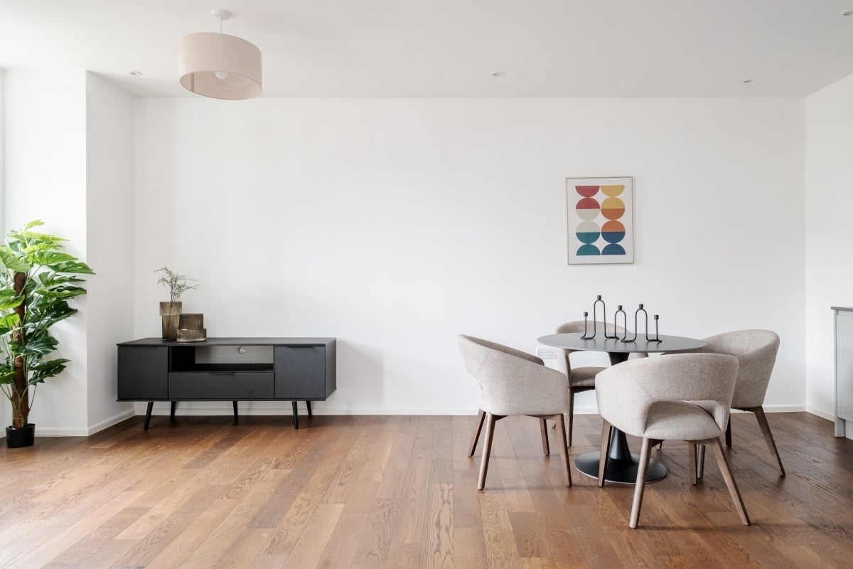 Flat Gransden Avenue in Greater London
