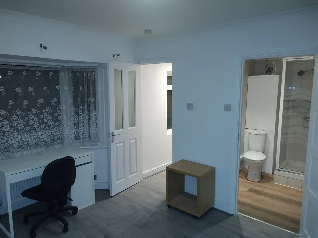 Flat Selborne Gardens in Greater London